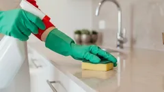 A gordura desaparecerá: basta adicionar este ingrediente comum da sua cozinha à água quente